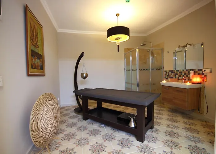 מלון & (adults Only)