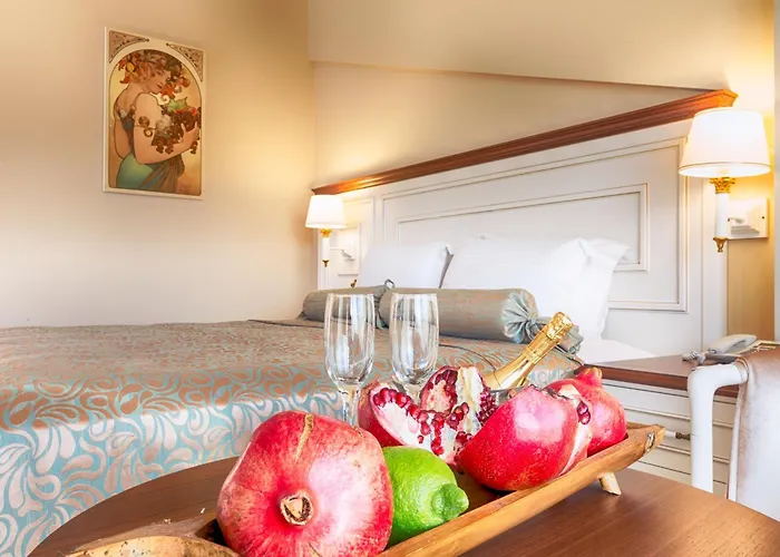 & (adults Only) Otel